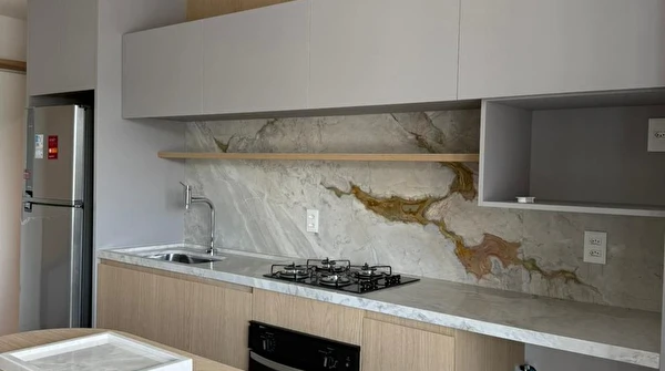 Apartamento no Edifício Brava Breeze com 2 quartos e 1 vaga para locação na Praia Brava/SC