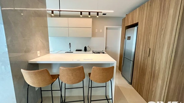 Apartamento com 03 Suítes para alugar no edifício Torre de Lyon no Pioneiros em Balneário Camboriú/SC