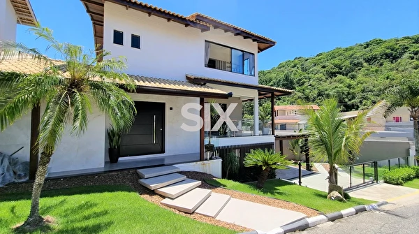 Casa no Condomínio Ariribá com 3 suítes e 2 vagas à venda no Bairro Ariribá em Balneário Camboriú/SC