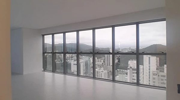 Cobertura no Edifício Las Brisas com 5 suítes e 6 vagas à venda na Barra Norte de Balneário Camboriú/SC