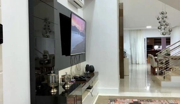 Caledonia Private Village