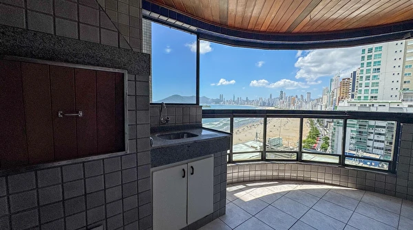 Apartamento frente mar no Edifício Real Park com 3 quartos e 2 vagas á venda no Centro de Balneário Camboriú/SC
