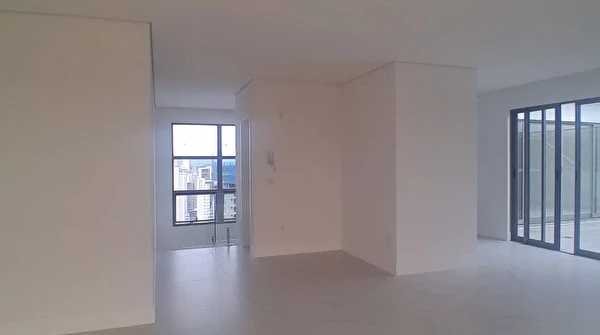 Cobertura no Edifício Las Brisas com 5 suítes e 6 vagas à venda na Barra Norte de Balneário Camboriú/SC