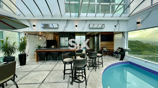 Cobertura Triplex Frente Mar no Edifício Summer Beach com 7 suítes e 6 vagas na Barra Sul de Balneário Camboriú/SC