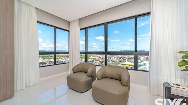 Apartamento no Edifício Florence Garden Residence com 3 suítes e 3 vagas à venda no Centro de Balneário Camboriú/SC