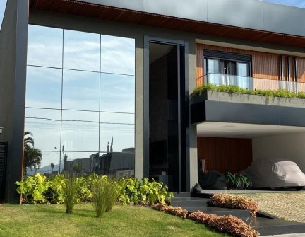 Caledonia Private Village