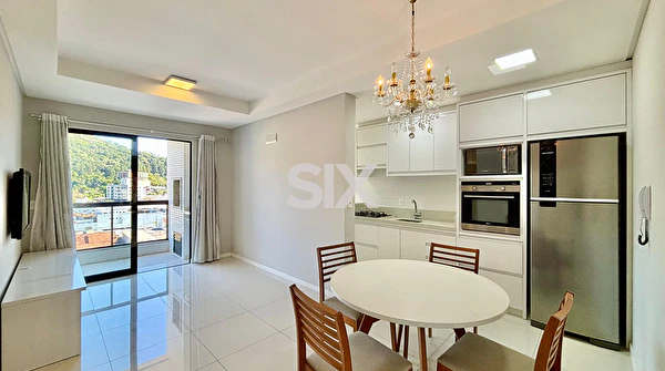 Apartamento no Edifício Mackay com 2 quartos e 1 vaga para locação no Centro de Balneário Camboriú/SC