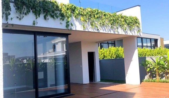 Caledonia Private Village