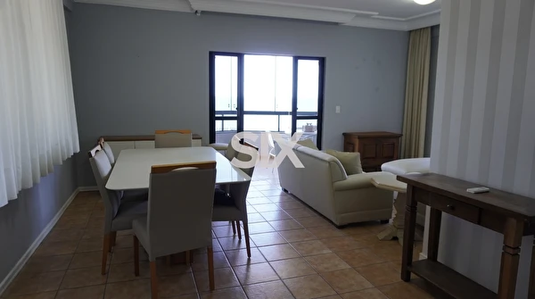 Apartamento frente mar no Edifício Cibyla com 3 suítes e 2 vagas à venda na Barra Sul de Balneário Camboriú/SC