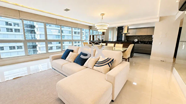 Apartamento no Edifício Costão da Brava com 3 suítes e 2 vagas para locação na Prava Brava em Itajaí/SC.
