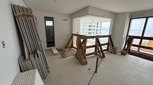 Apartamento no Edifício Tonino Lamborghini com 4 suítes e 3 vagas na Barra Sul de Balneário Camboriú/SC