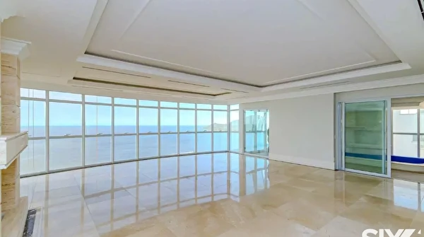 Apartamento Frente Mar no Edifício Millennium Palace com 4 suítes e 4 vagas à venda no Centro de Balneário Camboriú/SC