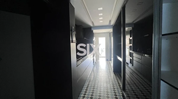 Apartamento Frente Mar no Edifício Torre Atlântica com 03 suítes e 02 vagas à venda na Barra Norte de Balneário Camboriú/SC