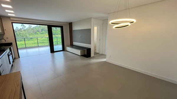 Apartamento Garden no Edifício Brava Garden com 02 quartos e 01 vaga para locação na Praia Brava em Itajaí/SC