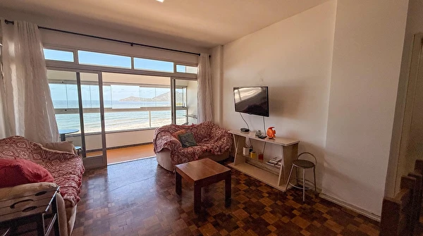 Apartamento frente Mar para locação no Edifício Pres Kennedy, com 4 suítes no Centro de Balneário Camboriú.