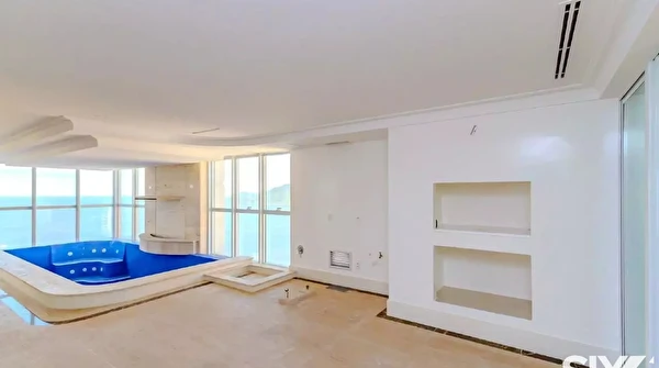 Apartamento Frente Mar no Edifício Millennium Palace com 4 suítes e 4 vagas à venda no Centro de Balneário Camboriú/SC