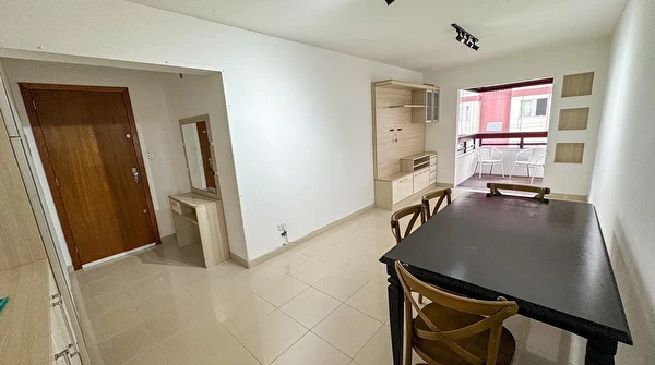 Apartamento para locação no Edifício Caioba, com 2 quartos sendo 1 suíte, no Centro de Balneário Camboriú