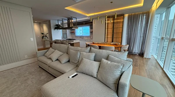 Apartamento no Skyline Tower com 3 suítes, à venda no Pioneiros em Balneário Camboriú