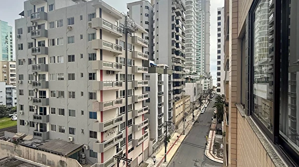 Apartamento para locação no Centro de Balneário Camboriú, com 3 suítes em Balneário Camboriú.
