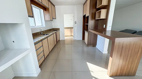 Apartamento para locação no bairro Pioneiros, com 2 suítes e 2 demi - suítes, em Balneário Camboriú.