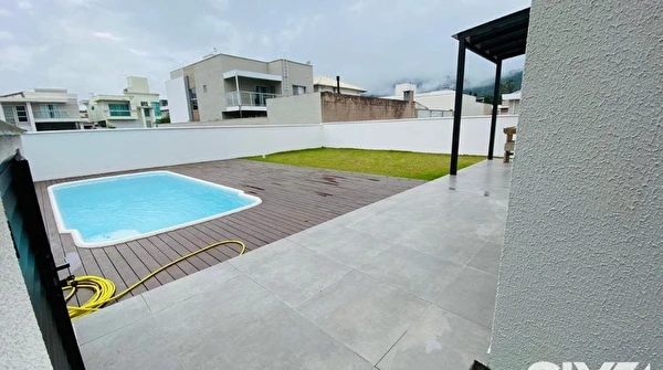 Caledonia Private Village