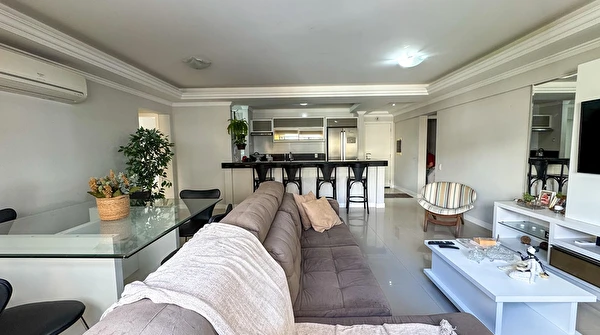 Apartamento no Edifício Pablo Neruda com 3 quartos para aluguel anual no Centro de Balneário Camboriú/SC