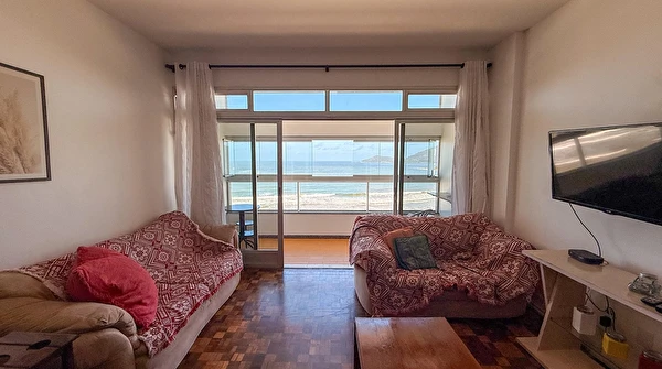Apartamento frente Mar para locação no Edifício Pres Kennedy, com 4 suítes no Centro de Balneário Camboriú.