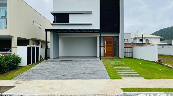 Caledonia Private Village