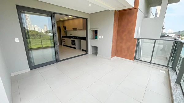 Apartamento Garden no Edifício Brava Garden com 02 quartos e 01 vaga para locação na Praia Brava em Itajaí/SC