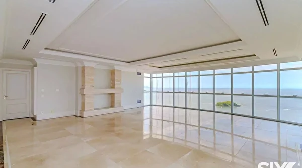 Apartamento Frente Mar no Edifício Millennium Palace com 4 suítes e 4 vagas à venda no Centro de Balneário Camboriú/SC