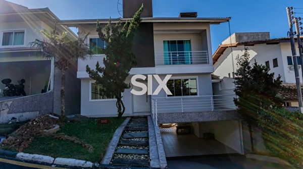 Casa no Condomínio Ariribá com 3 suítes e 3 vagas à venda no Bairro Ariribá em Balneário Camboriú/SC