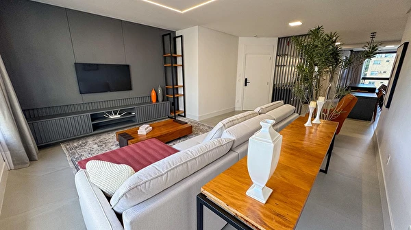 Apartamento para locação no Residencial Torre de Booz, com 4 suítes no bairro Pioneiros em Balneário Camboriú