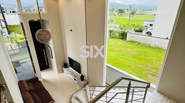 Casa no Condomínio Caledônia Private Village com 4 suítes e 4 vagas à venda em Camboriú/SC
