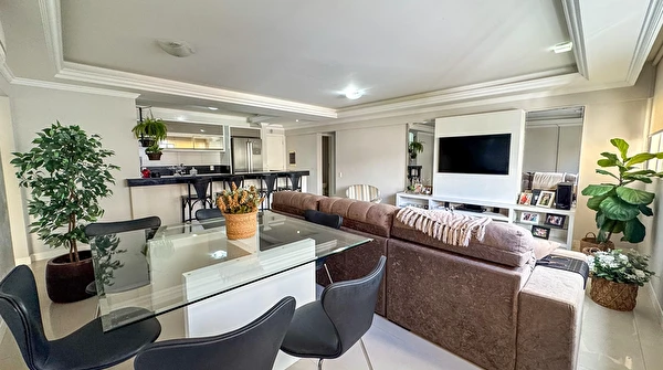 Apartamento no Edifício Pablo Neruda com 3 quartos para aluguel anual no Centro de Balneário Camboriú/SC