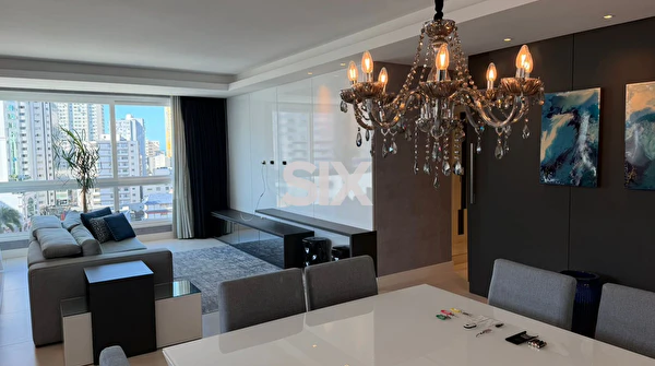 Apartamento no Edifício Camboas Residence com 3 suítes e 2 vagas para locação no Centro de Balneário Camboriú/SC