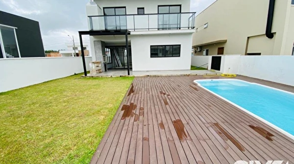 Caledonia Private Village