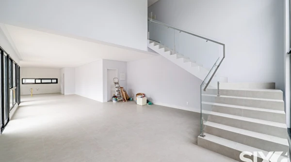 Caledonia Private Village