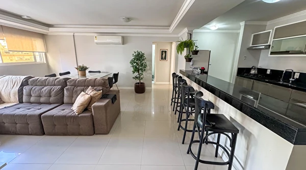 Apartamento no Edifício Pablo Neruda com 3 quartos para aluguel anual no Centro de Balneário Camboriú/SC