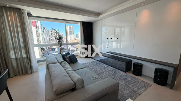 Apartamento no Edifício Camboas Residence com 3 suítes e 2 vagas para locação no Centro de Balneário Camboriú/SC