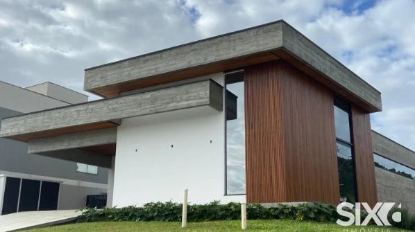 Caledonia Private Village