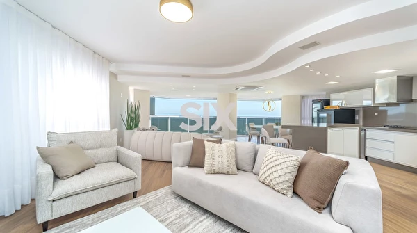 Apartamento frente mar no Edifício Maria Eduarda com 4 suítes e 3 vagas à venda no Centro de Balneário Camboriú/SC