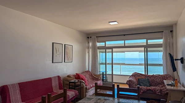Apartamento frente Mar para locação no Edifício Pres Kennedy, com 4 suítes no Centro de Balneário Camboriú.