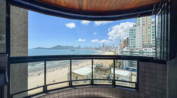 Apartamento frente mar no Edifício Real Park com 3 quartos e 2 vagas á venda no Centro de Balneário Camboriú/SC