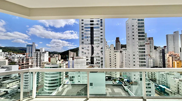 Apartamento no Edifício Golden Alliance com 3 suítes e 2 vagas para locação na Barra Norte de Balneário Camboriú/SC