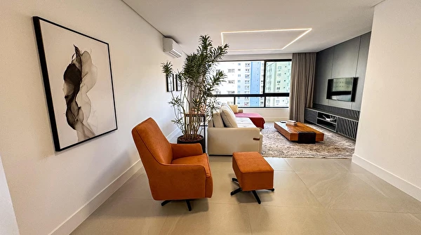 Apartamento para locação no Residencial Torre de Booz, com 4 suítes no bairro Pioneiros em Balneário Camboriú