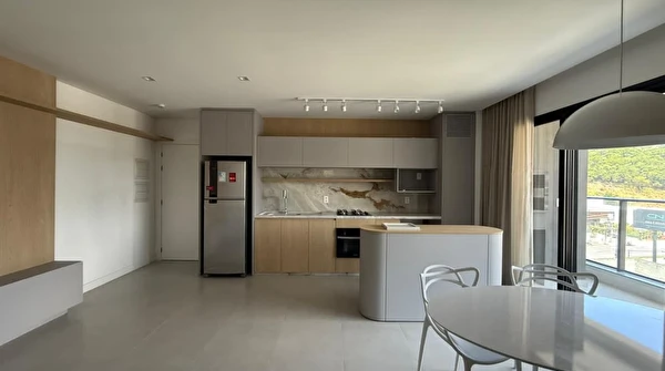 Apartamento no Edifício Brava Breeze com 2 quartos e 1 vaga para locação na Praia Brava/SC