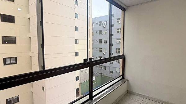 Apartamento para locação no Centro de Balneário Camboriú, com 3 suítes em Balneário Camboriú.