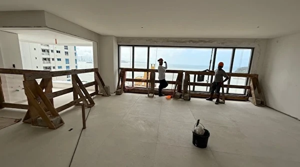 Apartamento no Edifício Tonino Lamborghini com 4 suítes e 3 vagas na Barra Sul de Balneário Camboriú/SC