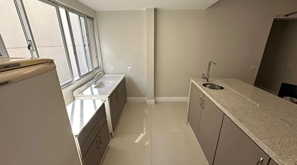 Apartamento á venda no Edifício Antares, com 1 suíte mais 2 quartos, mobiliado na Barra Norte de Balneário Camboriú/SC