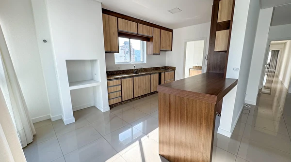Apartamento para locação no bairro Pioneiros, com 2 suítes e 2 demi - suítes, em Balneário Camboriú.